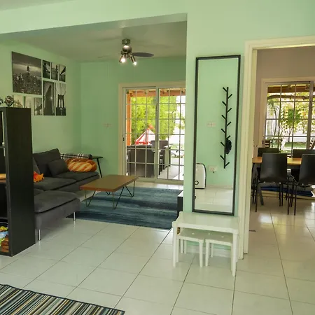 Elite Family With Playground & Play Ship * Klorakas