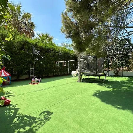 Elite Family With Playground & Ship Klorakas