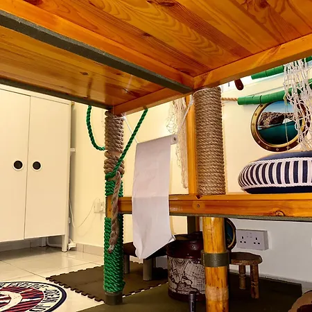 Elite Family With Playground & Play Ship * Klorakas