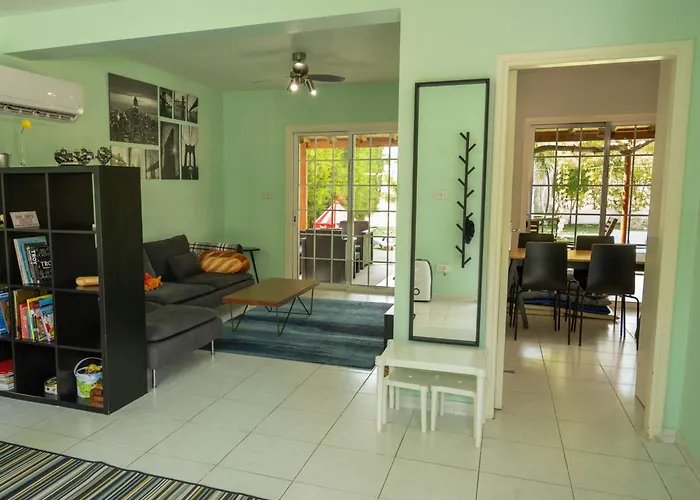 Elite Family With Playground & Play Ship * Klorakas